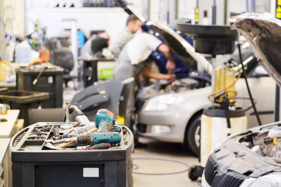 Garage pour carrosserie automobile 